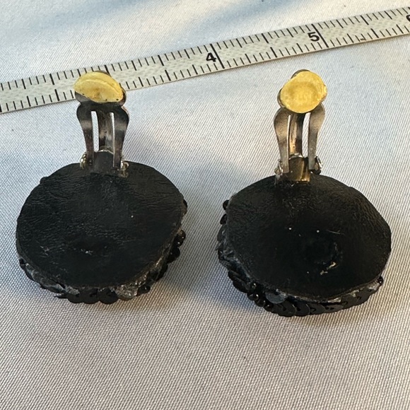 Unique vintage black sequin button style earrings - Picture 4 of 6